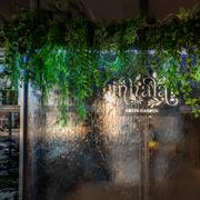 Inhala Hotel Garden pared agua entrada